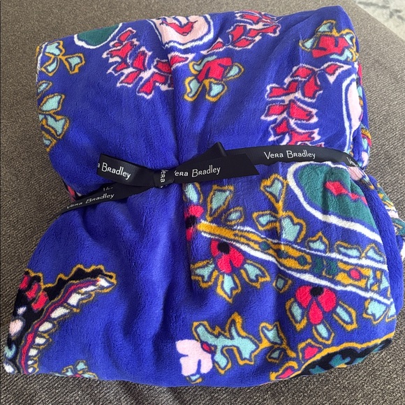 Brand New Vera Bradley Plush Throw Blanket - Picture 2 of 3